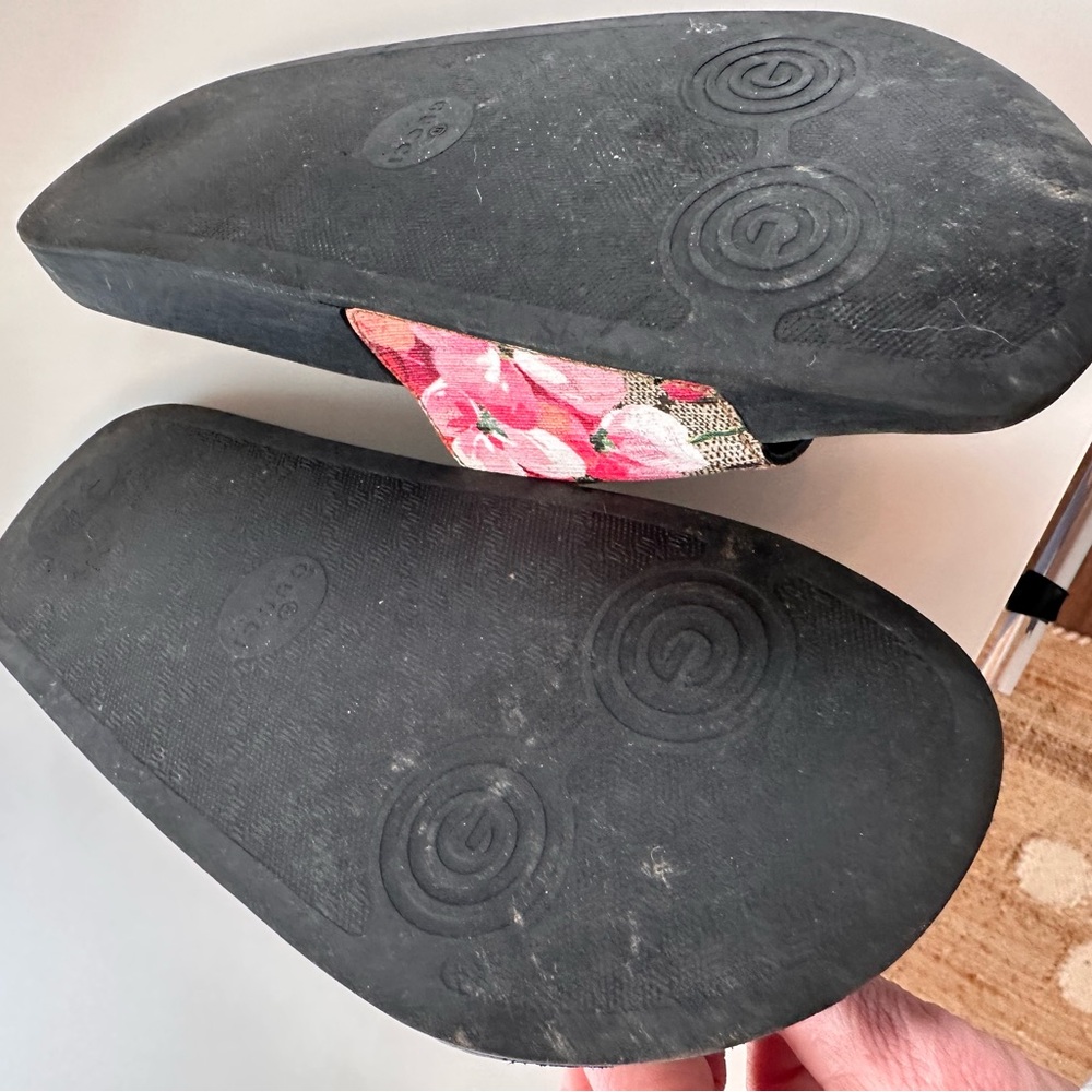 Gucci slides size 5 - Picture 2 of 2